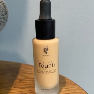 Younique Mineral Touch Liquid Foundation